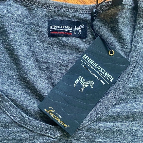 Beyond Black And White Faux Leather Short Sleeve Cashmere Top Size Extra Small - Picture 4 of 5